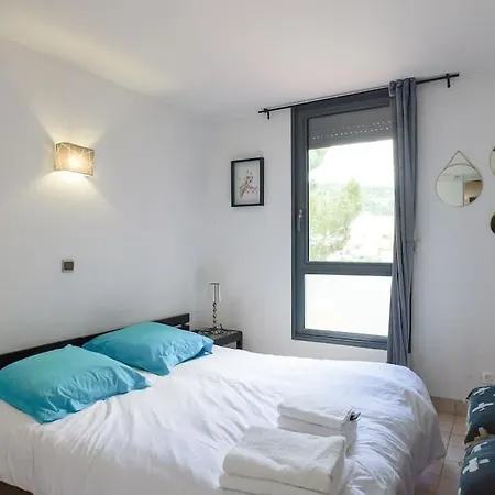 Piscine Front De 43 M2, Apartment Sete