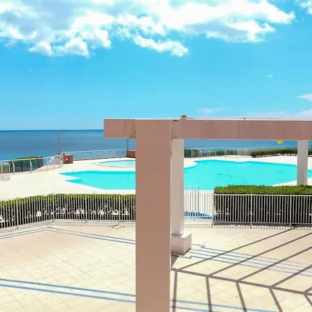 Piscine Front De 43 M2, Apartment Sete