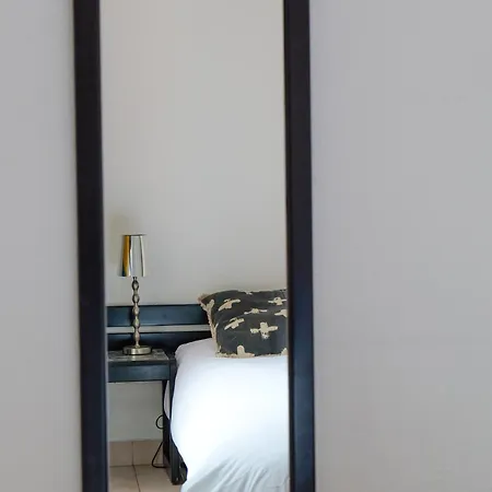 Piscine Front De 43 M2, 아파트