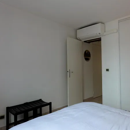 Piscine Front De 43 M2, 아파트