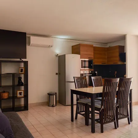 Piscine Front De 43 M2, 아파트 *