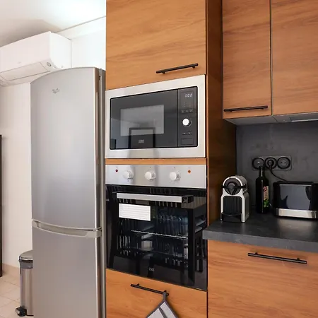 Piscine Front De 43 M2, 아파트